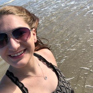 Meet your Posher, Alicia